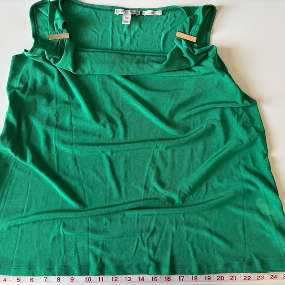 Emerald green tank embellishment at shoulders - Picture 2 of 2